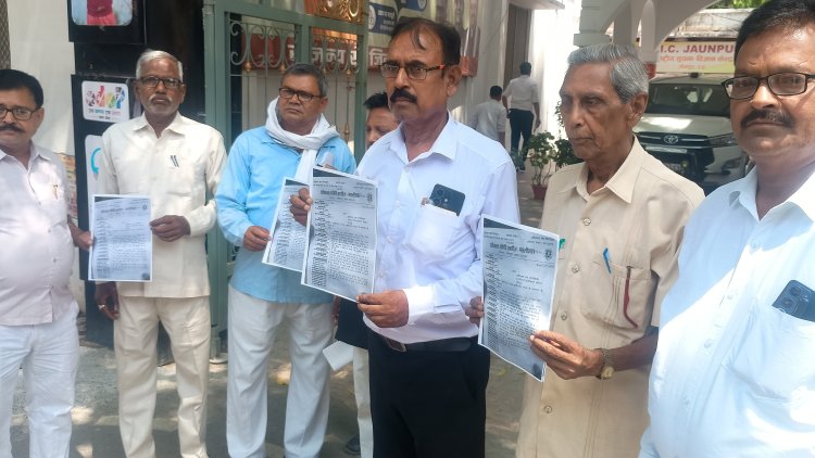 मछलीशहर तहसील में भ्रष्टाचार के आरोप, अधिवक्ताओं ने जिलाधिकारी से की शिकायत