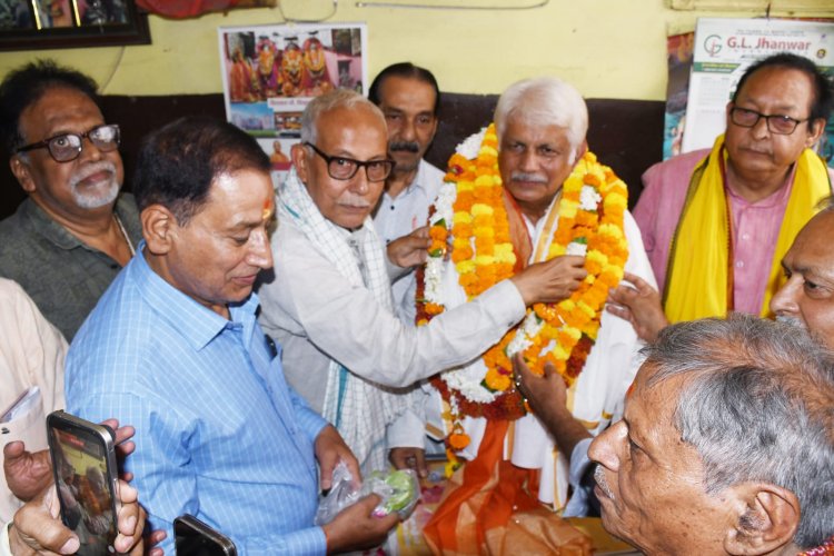 श्री संकटमोचन मंदिर के महंत को दिया गया ‘वाह पखावजबाज वाह’ सम्मान, असि की अड़ी पर जमी महफिल