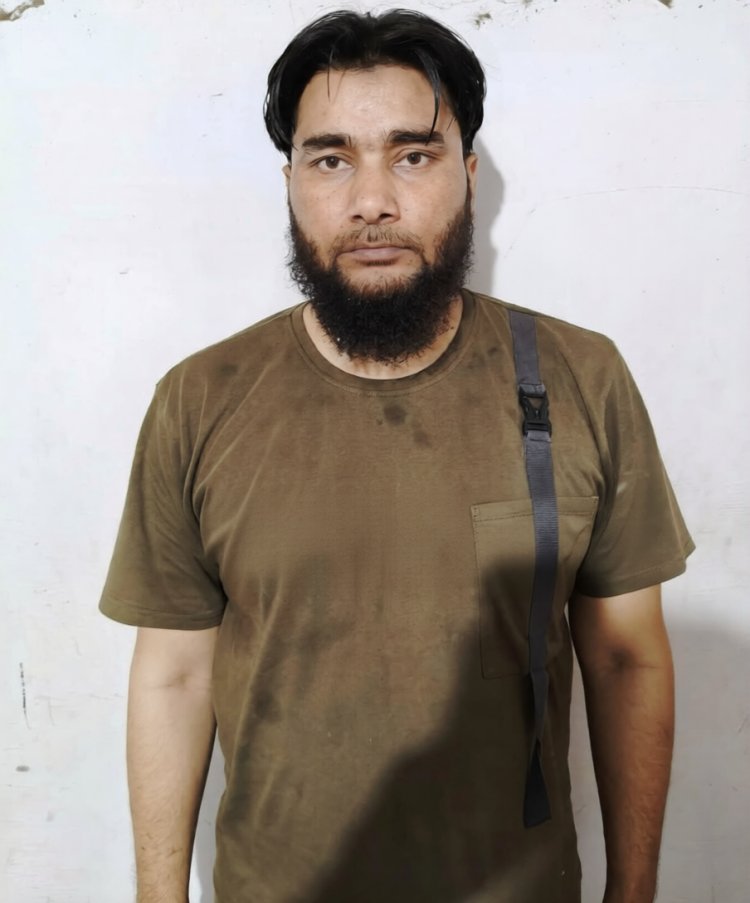 प्रयागराज STF की बड़ी कार्रवाई: 50 हजार का इनामी गोतस्कर अब्दुल्ला गिरफ्तार, प्रतापगढ़ पुलिस को थी तलाश