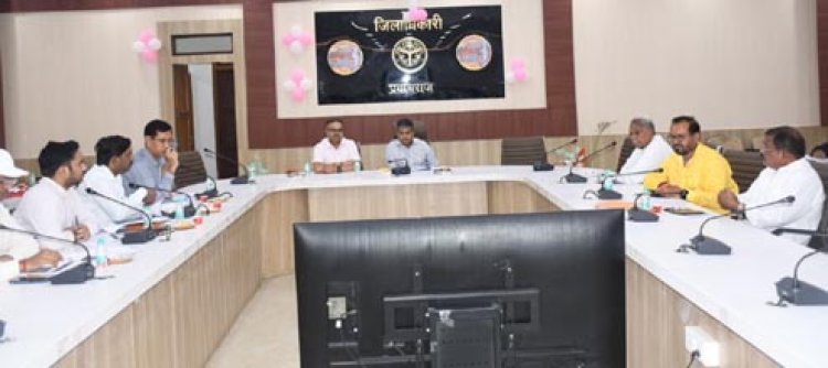 जिलाधिकारी ने जिला विद्यालय परिवहन यान समिति की बैठक कर दिये निर्देश