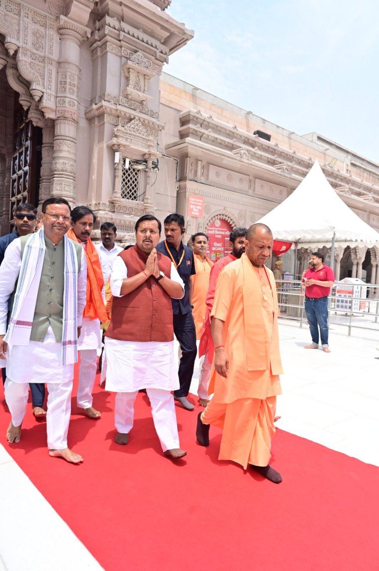 भाजपा के राष्ट्रीय अध्यक्ष और मुख्यमंत्री ने बाबा विश्वनाथ के दर पर टेका माथा
