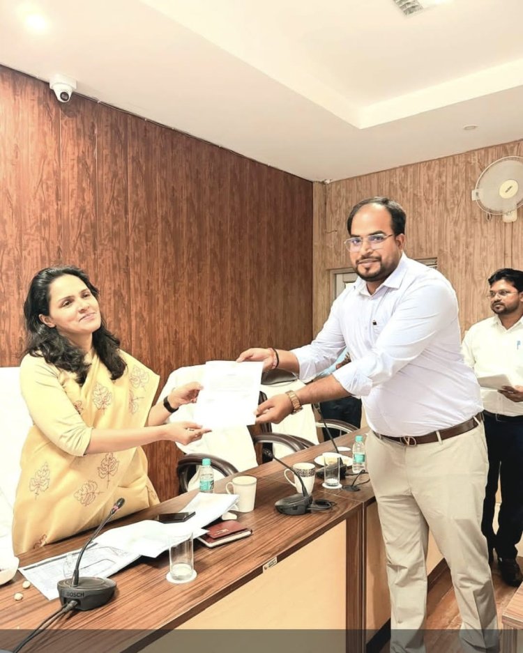 अवैध दवा कारोबार और कोडिन सिरप मामले में कार्रवाई के चलते जौनपुर के औषधि निरीक्षक रजत पांडेय सम्मानित