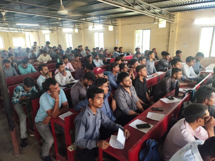 मुख्यमंत्री मिशन रोजगार के तहत आईटीआई अलीगंज में कैंपस ड्राइव, 57 अभ्यर्थियों का चयन