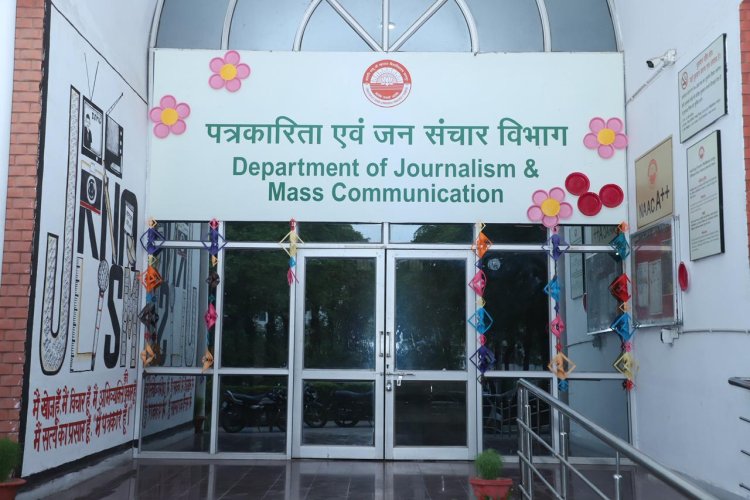 मास कम्युनिकेशन में करियर का बेहतर अवसर : डॉ दिवाकर अवस्थी