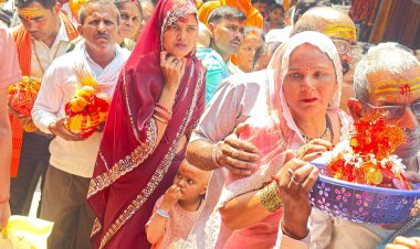 बैशाख पूर्णिमा पर विंध्यधाम में उमड़ा आस्था का सैलाब, भीषण गर्मी में डटे रहे श्रद्धालु