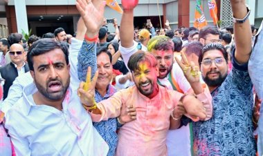 पश्चिम बंगाल की जीत पर भाजपा कार्यालय में जमकर बंटी झालमूड़ी