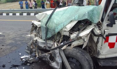 सुलतानपुर : पूर्वांचल एक्सप्रेसवे पर एम्बुलेंस-फॉर्च्यूनर की टक्कर में एक ही परिवार के छह लोग घायल,एक की मौत
