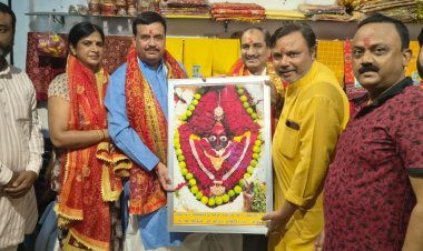 प्रशासनिक जज नीरज तिवारी ने माता शीतला चौकियां धाम में किया दर्शन-पूजन, ट्रस्ट ने किया भव्य स्वागत