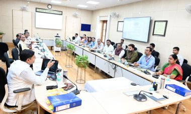 सिद्धार्थ विश्वविद्यालय कपिलवस्तु की जन भवन में नैक तैयारी से संबंधित हुई समीक्षा बैठक