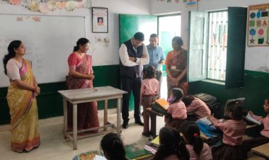 अचानक स्कूल पहुंचे सीडीओ, बच्चों से पूछे सवाल और परखी पढ़ाई