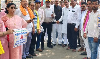 उत्तर प्रदेश में विभिन्न मांगों को लेकर दवा व्यापारियों ने बंद रखीं दुकानें, सौंपा ज्ञापन
