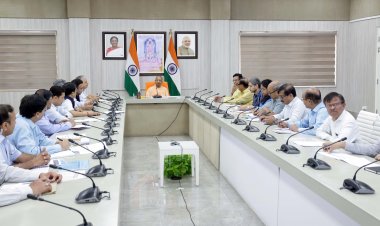 आईजीआरएस और सीएम हेल्पलाइन की शिकायतों में लापरवाही बर्दाश्त नहीं : मुख्यमंत्री