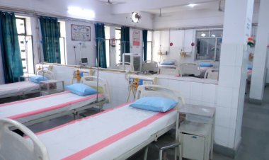 भीषण गर्मी और 'नौतपा' का कहर: लू से निपटने के लिए प्रयागराज के अस्पताल हुए हाई अलर्ट पर, बने खास 'कोल्ड रूम'