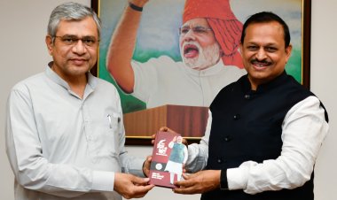कानपुर के विकास मुद्दों पर रेल मंत्री से मिले सांसद रमेश अवस्थी