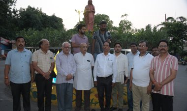 हिंदी पत्रकारिता दिवस पर प्रयागराज में साहित्य और पत्रकारिता के पुरोधाओं को किया गया नमन