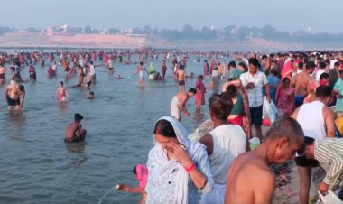 प्रयागराज: ज्येष्ठ अधिक मास पूर्णिमा पर संगम में उमड़ा आस्था का सैलाब, श्रद्धालुओं ने लगाई पवित्र डुबकी