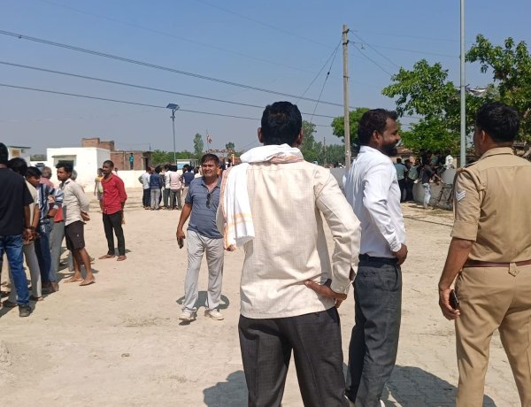 बरसठी में बाबा साहेब की प्रतिमा पर कीचड़ फेंका, ग्रामीणों में आक्रोश