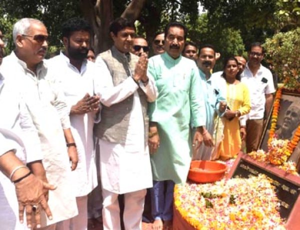 आधुनिक भारत के निर्माता थे जवाहर लाल नेहरू : उज्ज्वल रमण सिंह