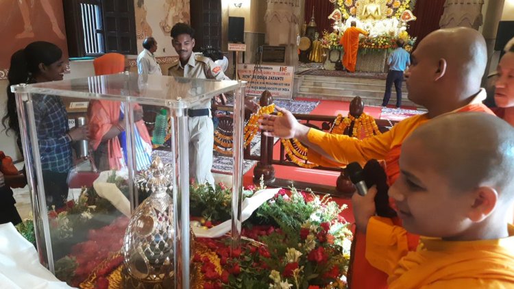 बुद्ध पूर्णिमा पर सारनाथ में उमड़ा आस्था का सैलाब, देश-विदेश के 01 लाख से अधिक श्रद्धालुओं ने किए अस्थि अवशेष के दर्शन