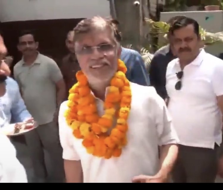 अग्रिम जमानत के बाद दिल्ली पहुंचे पवन खेड़ा, इंदिरा भवन में कांग्रेस कार्यकर्ताओं ने किया स्वागत