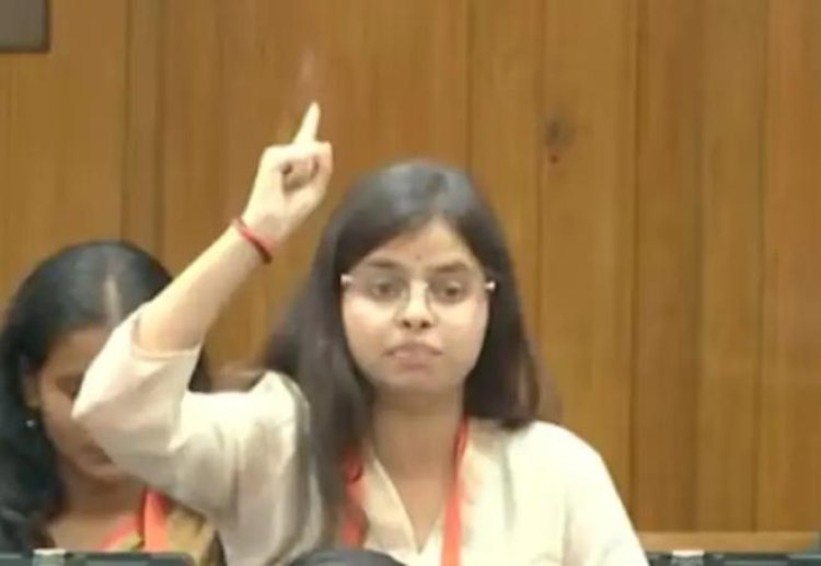 देवरिया की हर्षिता ने विधानसभा में भरी हुंकार, 'विकसित भारत 2047' पर रखे प्रभावी विचार