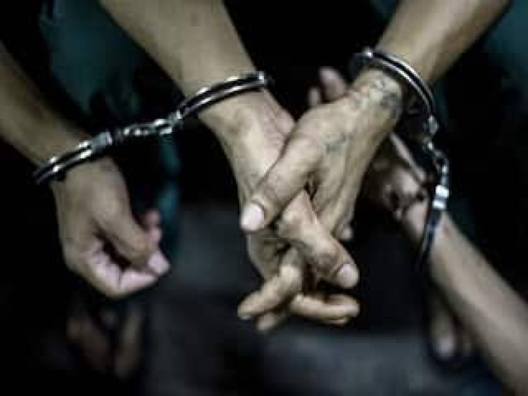 नोएडा में प्रेमी— प्रेमिका के छत से कूदने के मामले में नया मोड़, हत्या के आरोप में पति-पत्नी गिरफ्तार