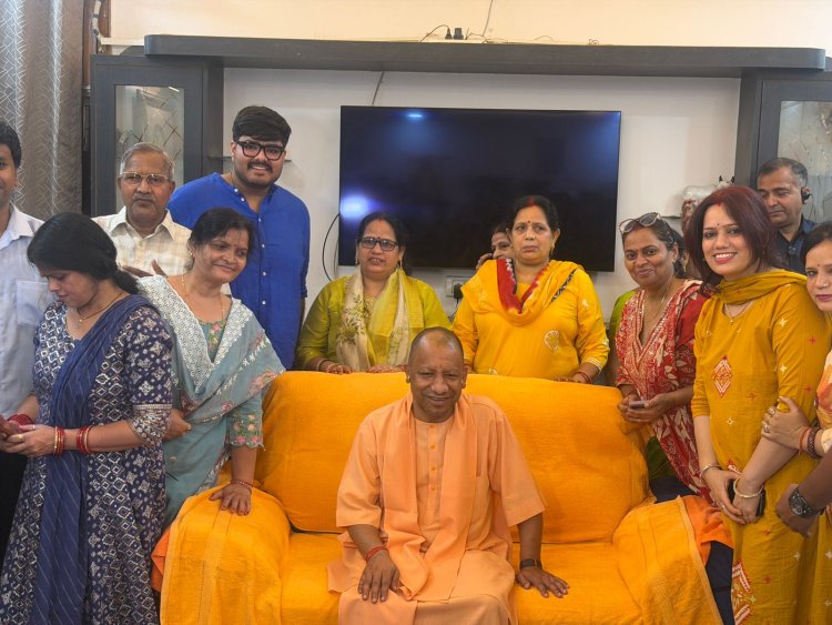 मुख्यमंत्री योगी आदित्यनाथ पहुंचे वाराणसी,कालभैरव मंदिर में लगाई हाजिरी