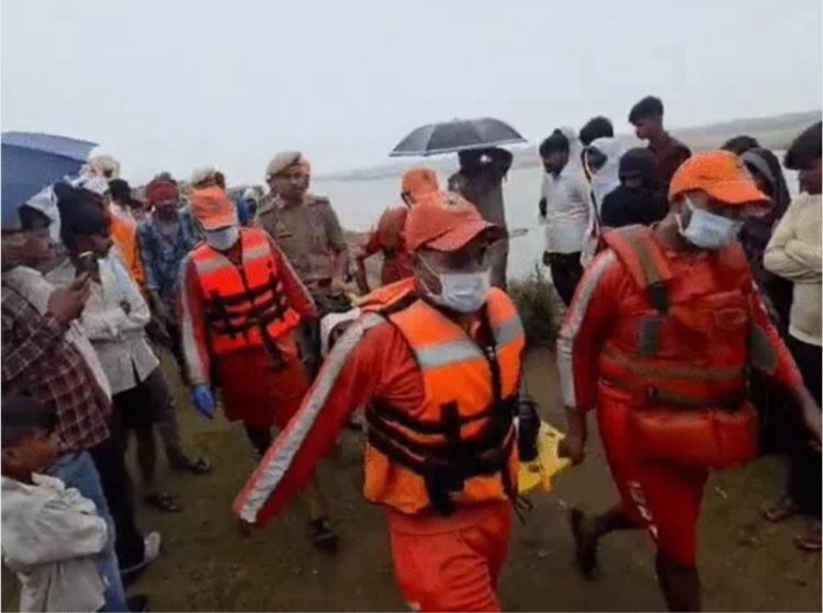 यमुना में नाव पलटने से 3 की मौत, 3 बच्चे अब भी लापता