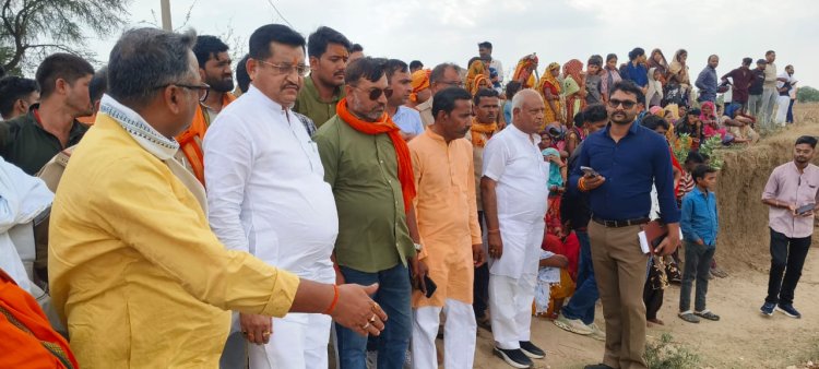 हमीरपुर नाव हादसा : पांच बच्चों समेत छह शव बरामद, प्रभावित परिवारों को सांत्वना देने पहुंचे प्रभारी मंत्री