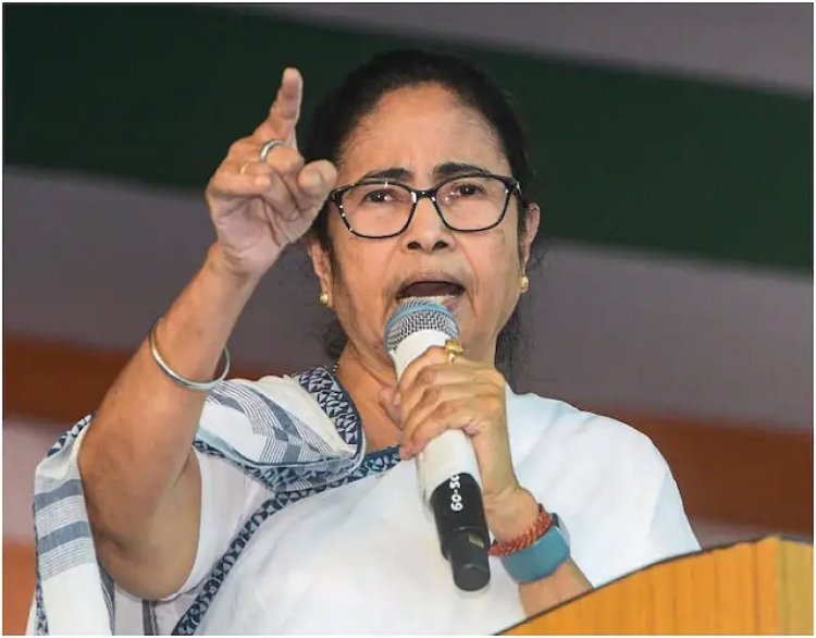 ममता बनर्जी सोशल मीडिया प्रोफाइल से ‘मुख्यमंत्री’ शब्द हटाने को तैयार नहीं, चर्चा तेज
