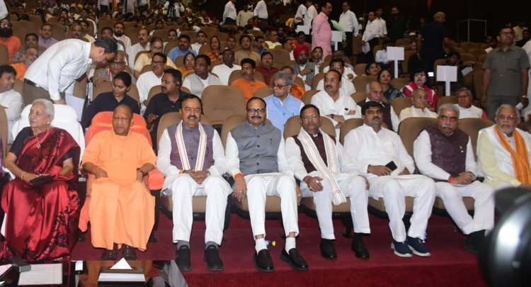 राज्यपाल और मुख्यमंत्री ने लाेकभवन में देखी फिल्म 'कृष्णावतारम्' की विशेष स्क्रीनिंग
