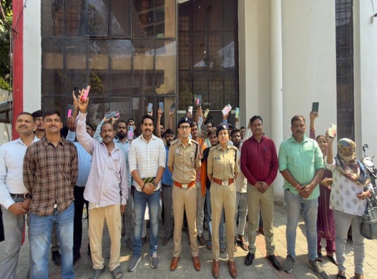लखनऊ पुलिस की सर्विलांस सेल ने खाेए 101 माेबाइल खाेज निकाले