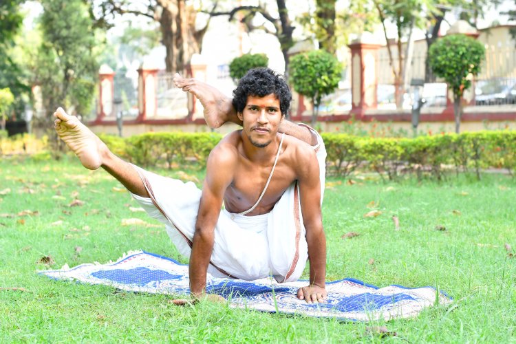 बहरीन में भारतीय योग का योगाचार्य रितेश ने डंका बजाया, फ्रांस, चीन में भी योग साधकों को दिया प्रशिक्षण