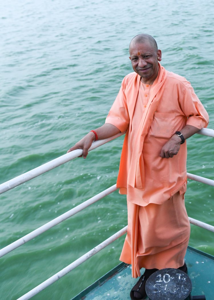 सीएम योगी ने रामगढ़ताल में की क्रूज की सवारी