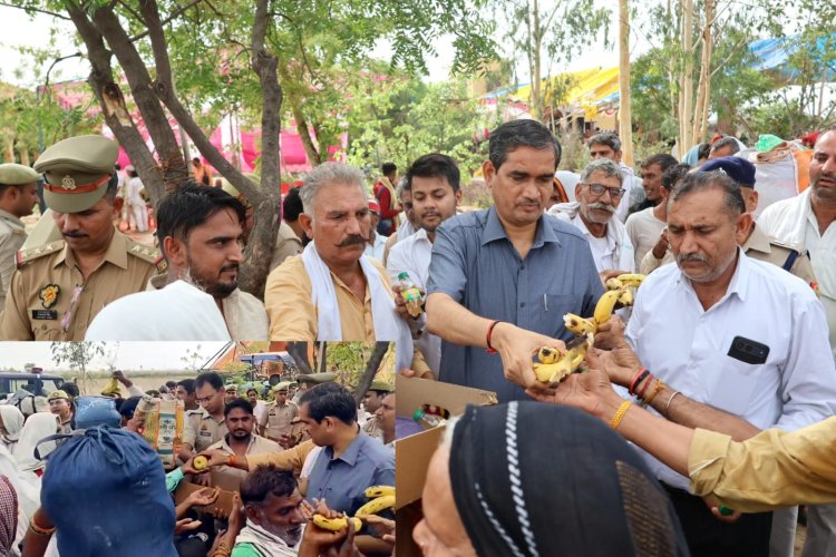 डीएम और एसएसपी ने संभाला मोर्चा : ब्रज चौरासी कोस परिक्रमा मार्ग का किया निरीक्षण, श्रद्धालुओं को बांटे फल