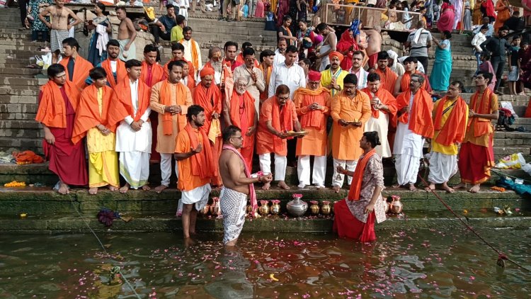 गंगा दशहरा पर मां गंगा का 51 लीटर दूध से अभिषेक,अहिल्याबाई घाट पर षोडशोपचार पूजन