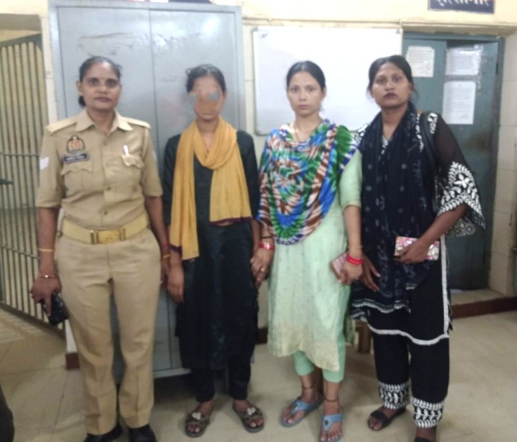 दिल्ली से भागी नाबालिग को जीआरपी ने परिजनों को किया सुपुर्द  खिले चेहरे