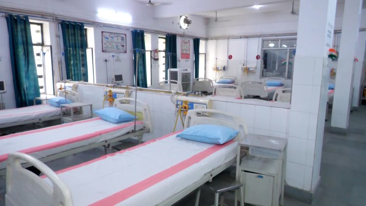 भीषण गर्मी और 'नौतपा' का कहर: लू से निपटने के लिए प्रयागराज के अस्पताल हुए हाई अलर्ट पर, बने खास 'कोल्ड रूम'