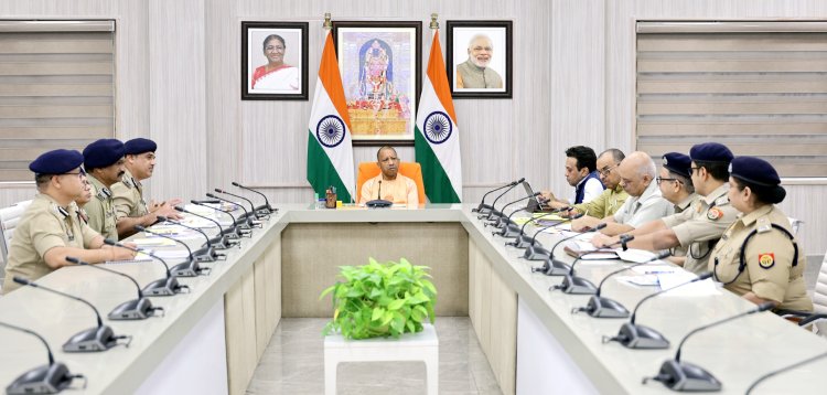 तकनीक, संवेदनशीलता और प्रोफेशनल दक्षता से लैस रहे यूपी पुलिस : मुख्यमंत्री योगी