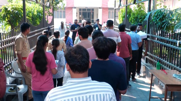 प्रयागराज में कड़ी सुरक्षा के बीच UPPSC असिस्टेंट प्रोफेसर परीक्षा शुरू