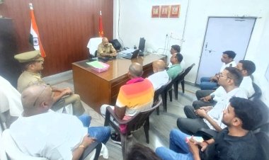 वाराणसी आने वाले पर्यटक की सुरक्षा व्यवस्था को लेकर अपर पुलिस उपायुक्त ने की गोष्ठी