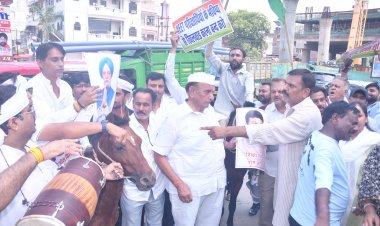महंगाई और पेपर लीक के खिलाफ कांग्रेस का प्रदर्शन, खच्चरों के साथ जताया विरोध
