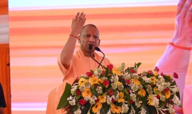 किसी भी निर्धन या जरूरतमंद की शिक्षा को बाधित नहीं होने देगी सरकार : मुख्यमंत्री योगी