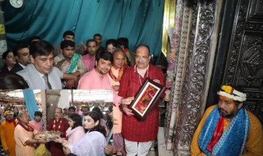 बरसाना : राधारानी के दरबार में नतमस्तक हुए उत्तर प्रदेश के मुख्य न्यायाधीश अरुण भंसाली, सपत्नीक की पूजा-अर्चना