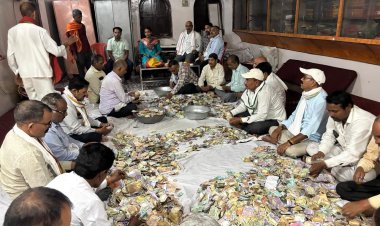 मां विंध्यवासिनी धाम की 11 दान पेटिकाओं से निकले 18.27 लाख रुपये, बैंक खाते में जमा