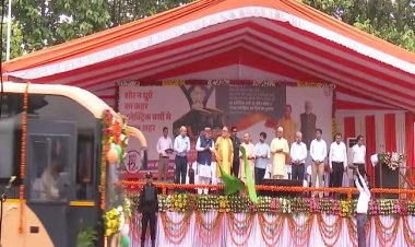मुख्यमंत्री योगी ने नोएडा के लिए 45 इलेक्ट्रिक बसों को किया रवाना