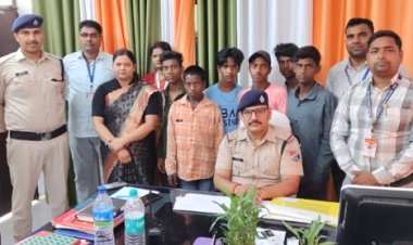ऑपरेशन “आहट” के तहत मिर्जापुर स्टेशन पर मानव तस्करी का प्रयास विफल