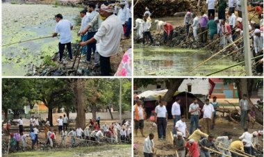 तालाब संरक्षण की मिसाल : डीपीआरओ रवि शंकर द्विवेदी ने ग्रामीणों संग किया श्रमदान