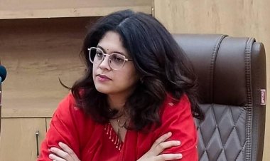 महोबा आईजीआरएस रैंकिंग में फिसला, जिलाधिकारी ने 30 कर्मचारियों—कर्मचारियों का वेतन रोका