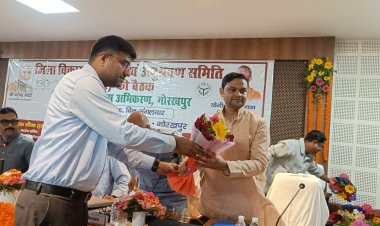 योजनाओं के क्रियान्वयन में किसी प्रकार की लापरवाही नहीं की जाएगी बर्दाश्त : कमलेश पासवान
